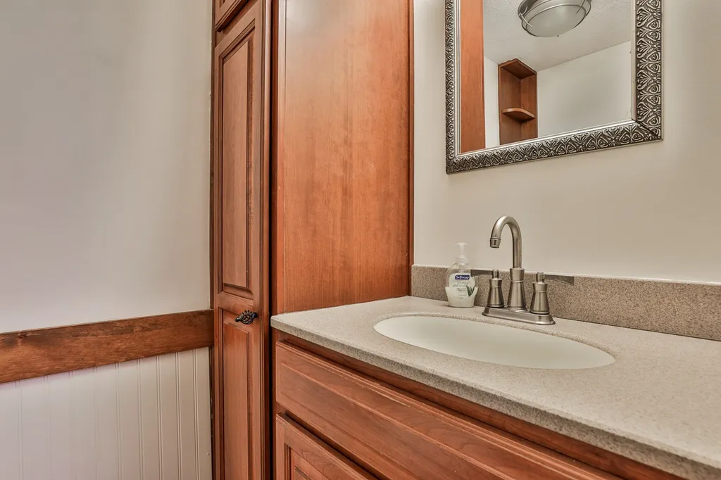 23 Beechwood Road Hudson NH 03051