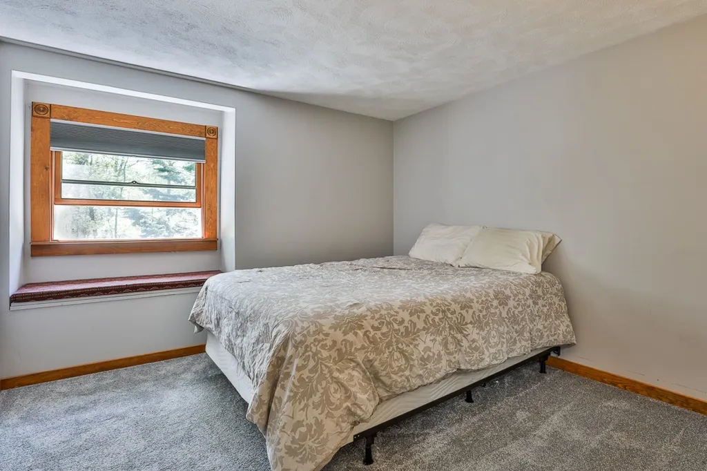 23 Beechwood Road Hudson NH 03051