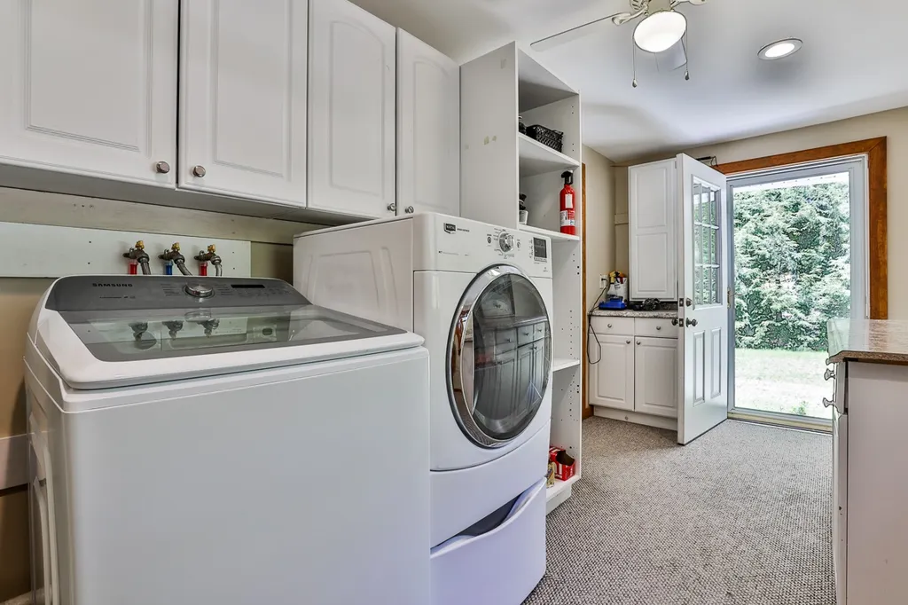 23 Beechwood Road Hudson NH 03051