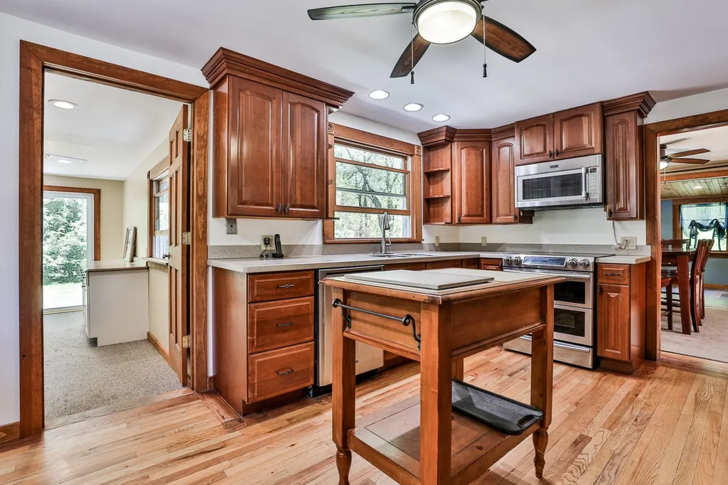23 Beechwood Road Hudson NH 03051