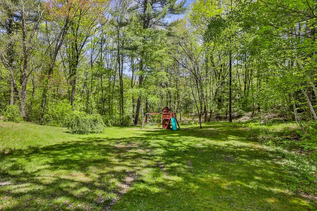 23 Beechwood Road Hudson NH 03051