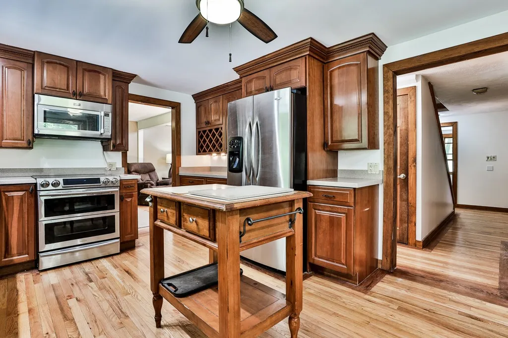 23 Beechwood Road Hudson NH 03051