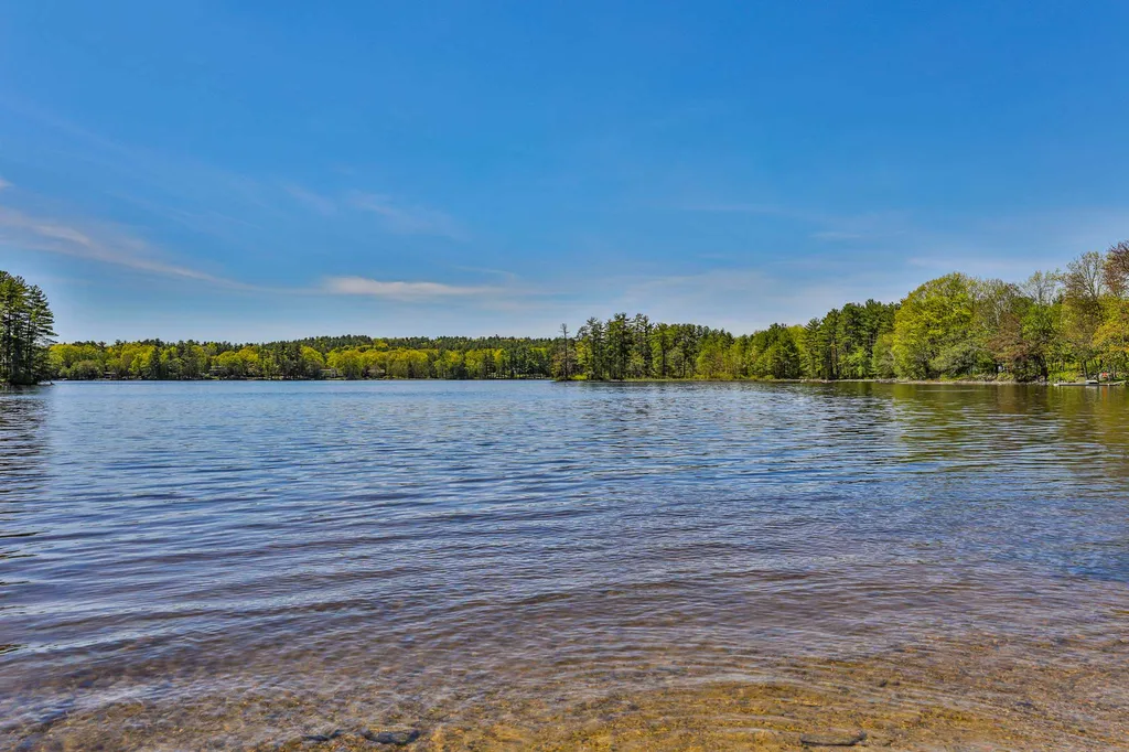 23 Beechwood Road Hudson NH 03051