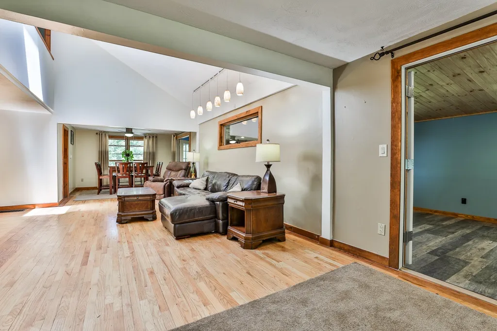 23 Beechwood Road Hudson NH 03051
