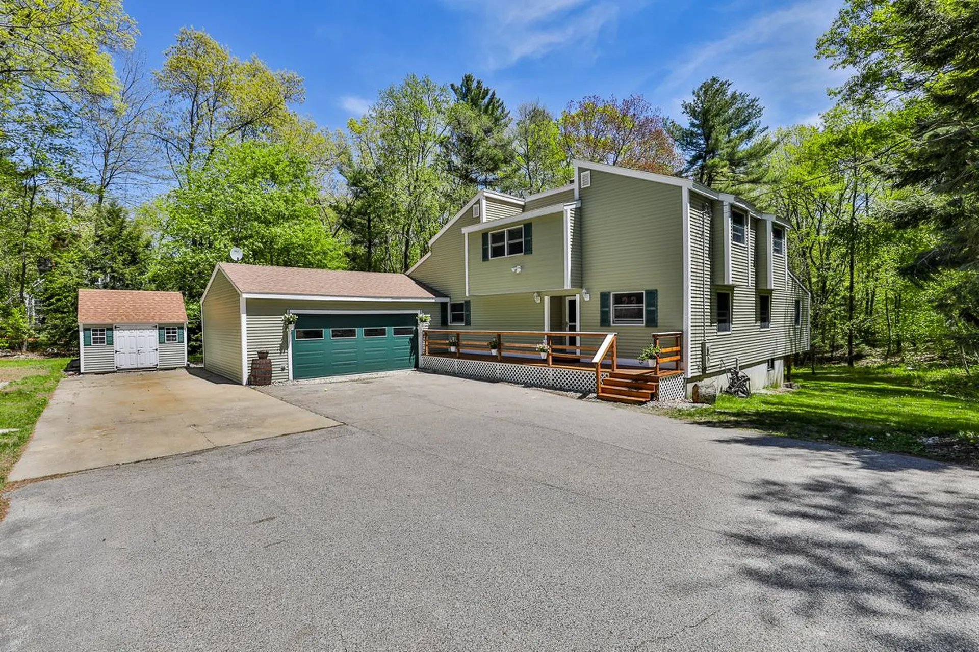 23 Beechwood Road Hudson NH 03051