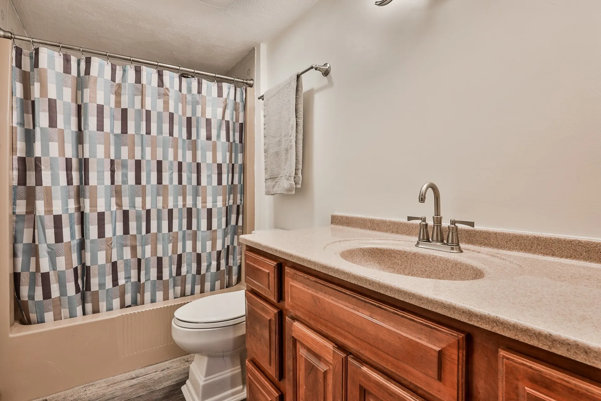 23 Beechwood Road Hudson NH 03051