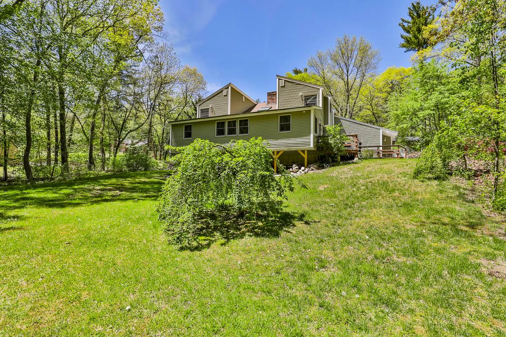 23 Beechwood Road Hudson NH 03051