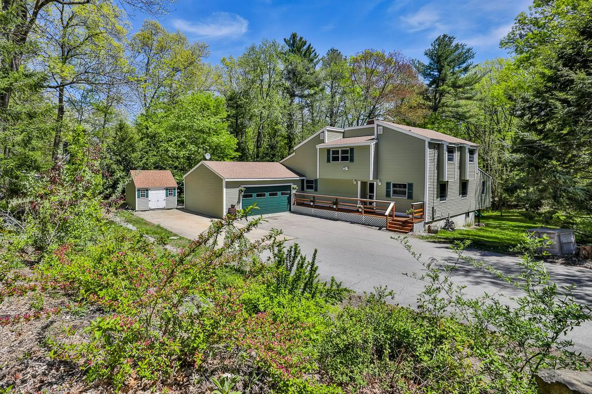 23 Beechwood Road Hudson NH 03051