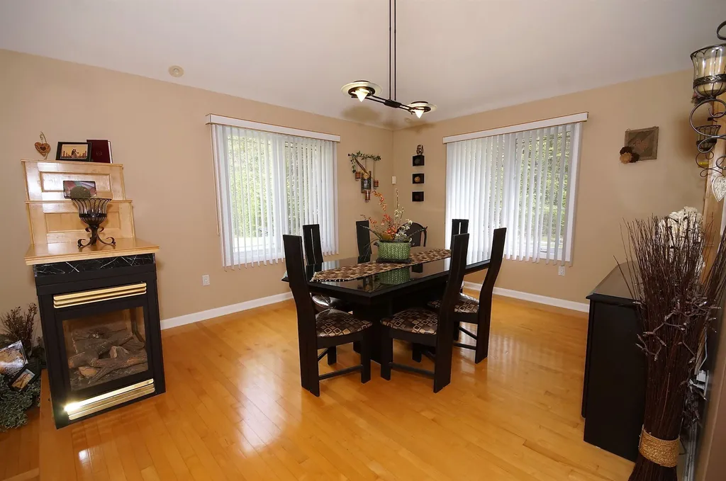 8 Frances Drive Deerfield NH 03037