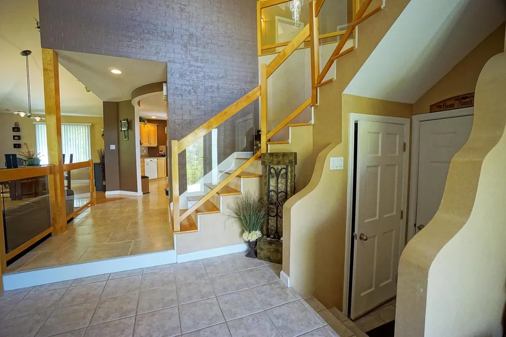 8 Frances Drive Deerfield NH 03037