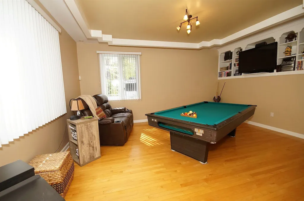 8 Frances Drive Deerfield NH 03037