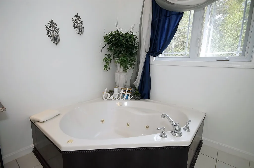 8 Frances Drive Deerfield NH 03037