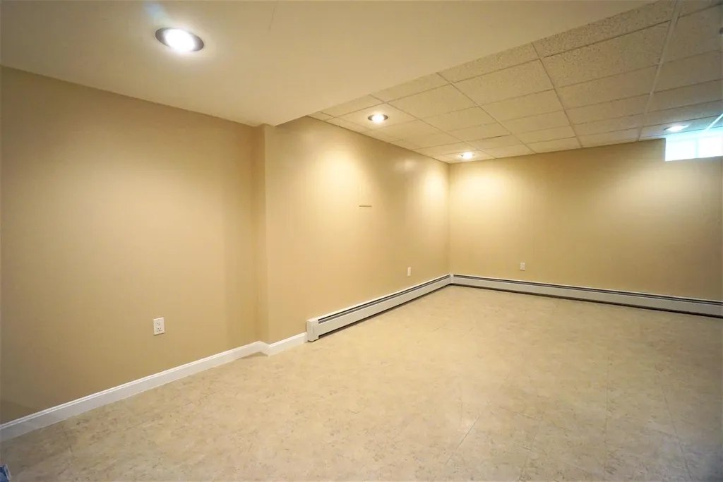 8 Frances Drive Deerfield NH 03037