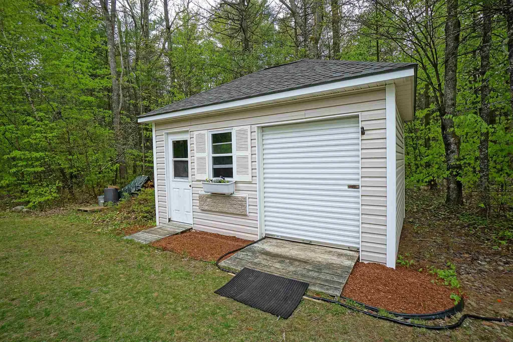 8 Frances Drive Deerfield NH 03037