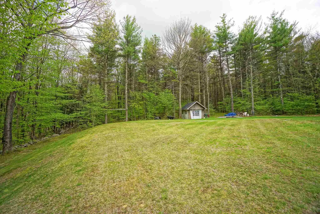 8 Frances Drive Deerfield NH 03037