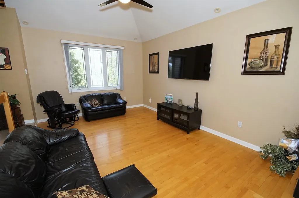 8 Frances Drive Deerfield NH 03037