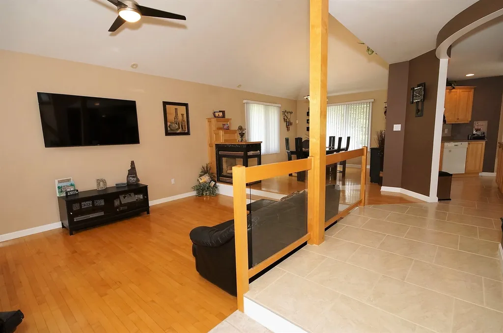8 Frances Drive Deerfield NH 03037