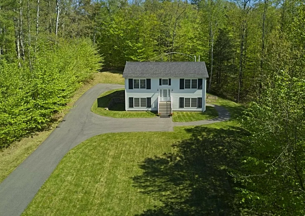 424 Old Bristol Road New Hampton NH 03256