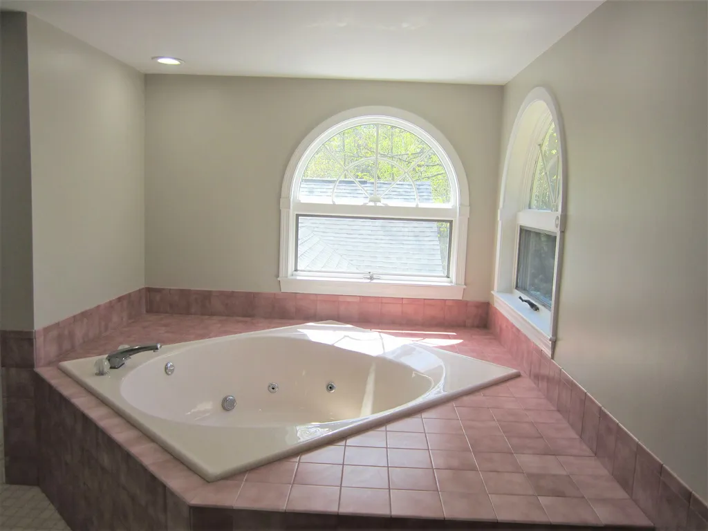 4 Cortland Circle New Hampton NH 03256