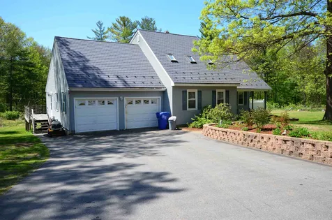 6 Mayflower Drive Londonderry NH 03053-2555