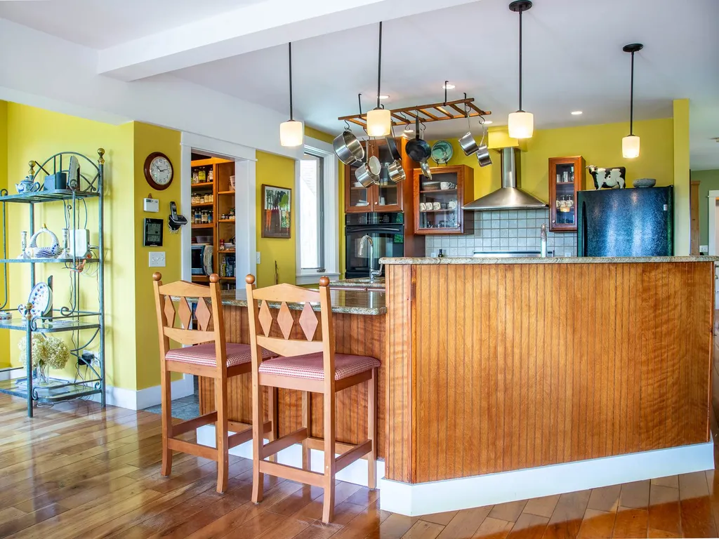 411 West Hill Extension Warren VT 05674