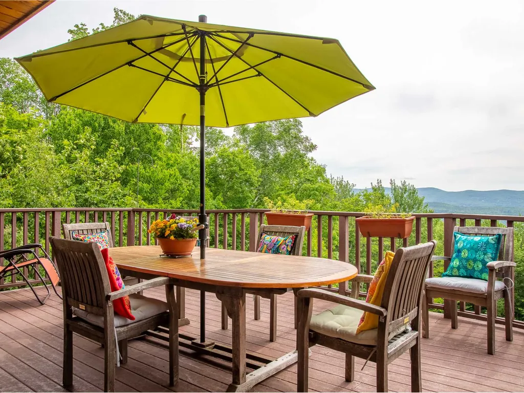 411 West Hill Extension Warren VT 05674