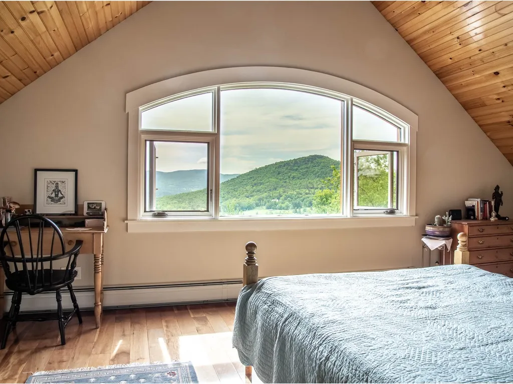 411 West Hill Extension Warren VT 05674
