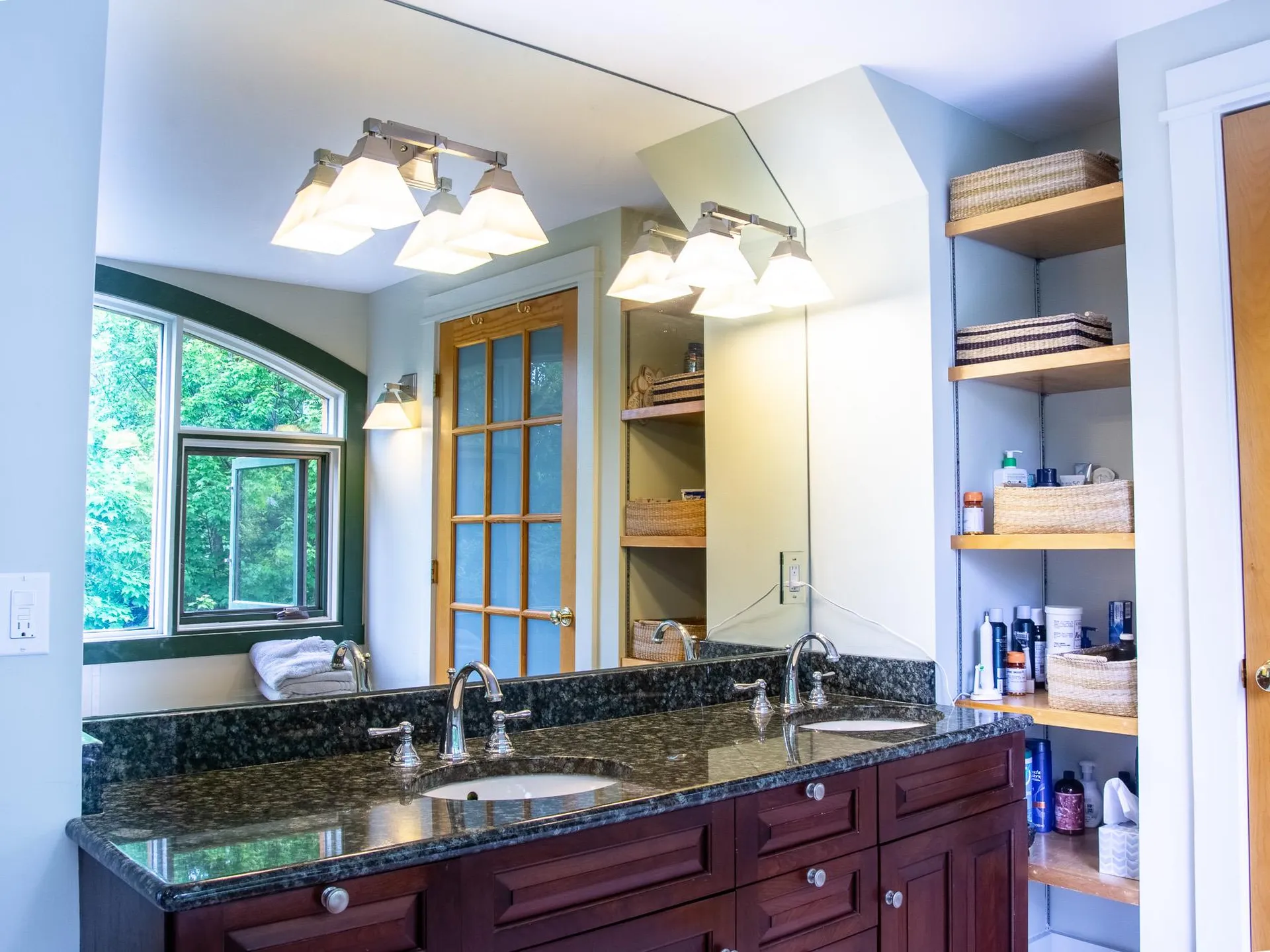 411 West Hill Extension Warren VT 05674
