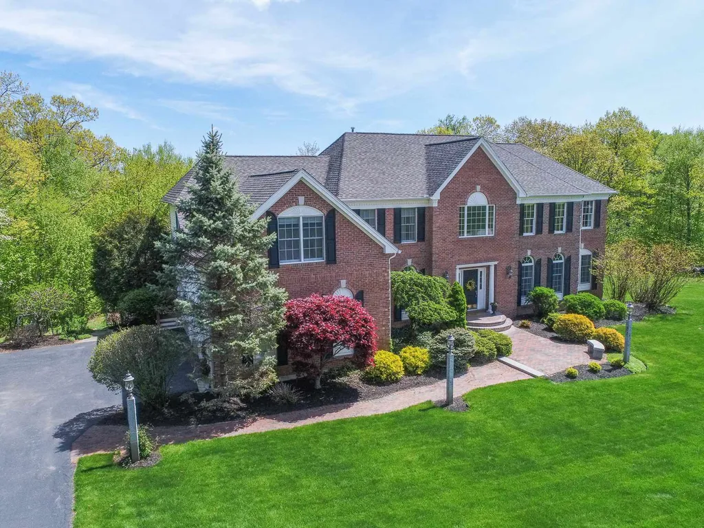 31 Buckingham Way Bedford NH 03110
