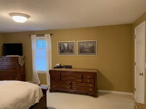 18 Lantern Lane Londonderry NH 03053