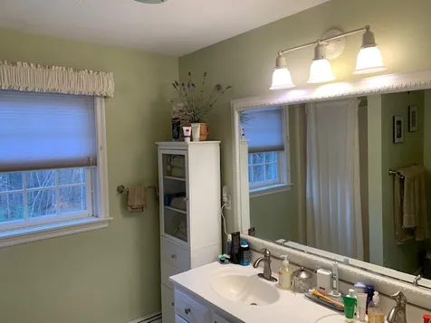 18 Lantern Lane Londonderry NH 03053