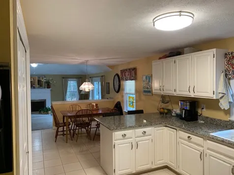 18 Lantern Lane Londonderry NH 03053