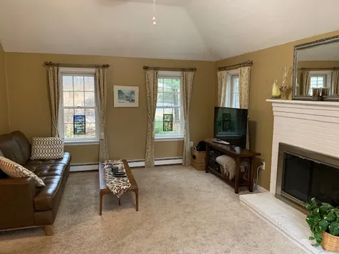 18 Lantern Lane Londonderry NH 03053