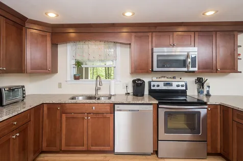 29 Crestview Terrace Stratham NH 03885