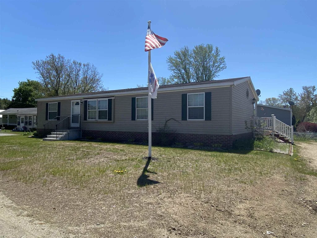 14 Brown Road Raymond NH 03077