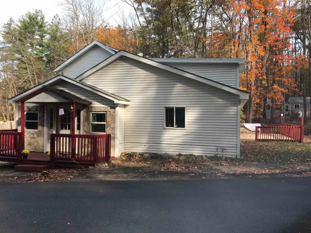 17 Lakeview Road Raymond NH 03077