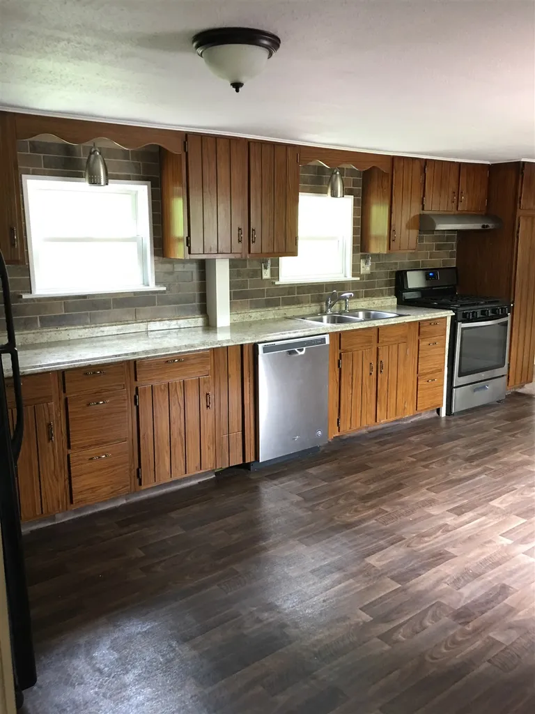 5 Valley Street Londonderry NH 03053