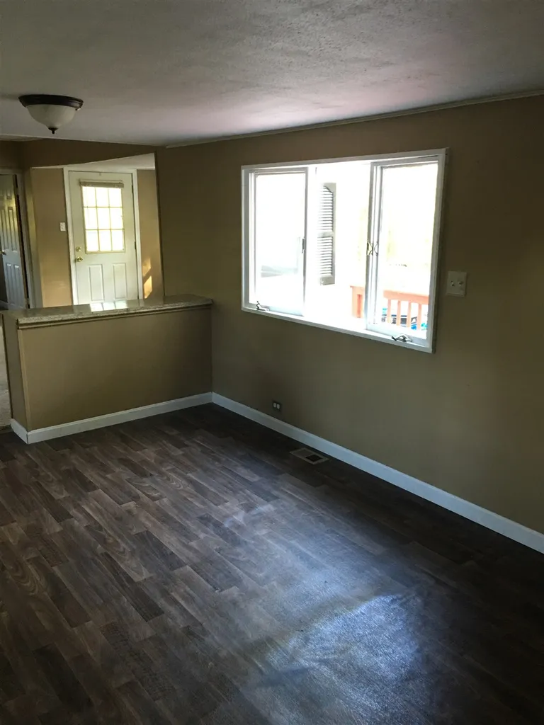 5 Valley Street Londonderry NH 03053