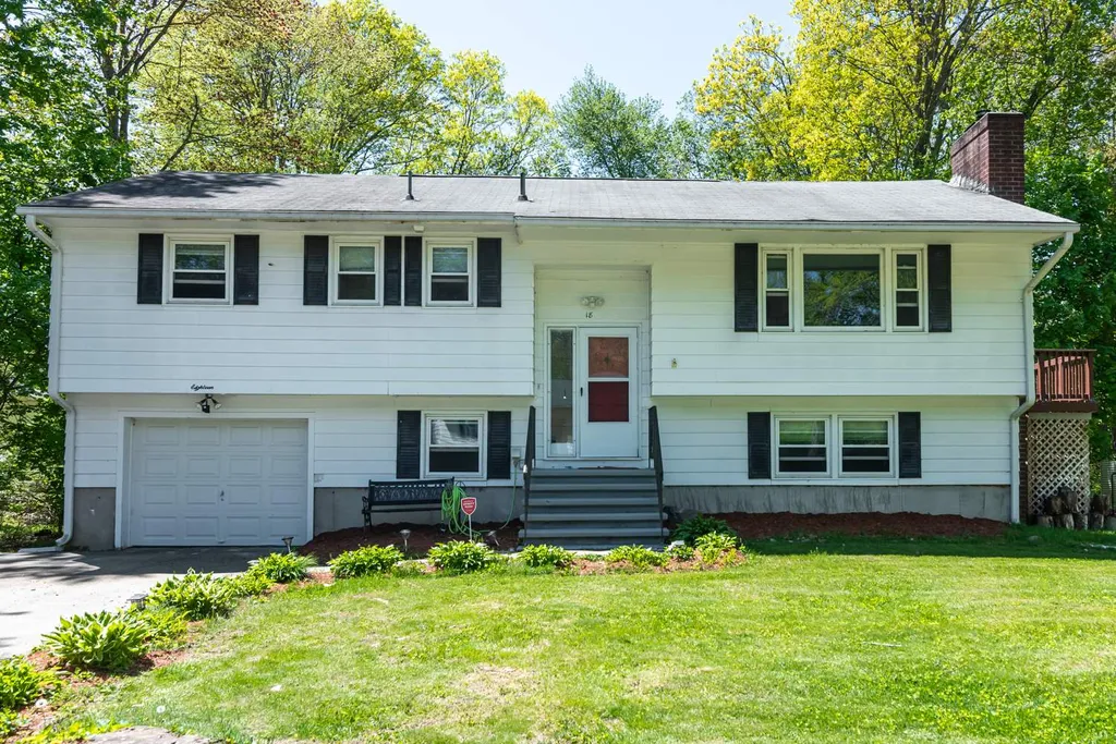 18 Loren Road Salem NH 03079
