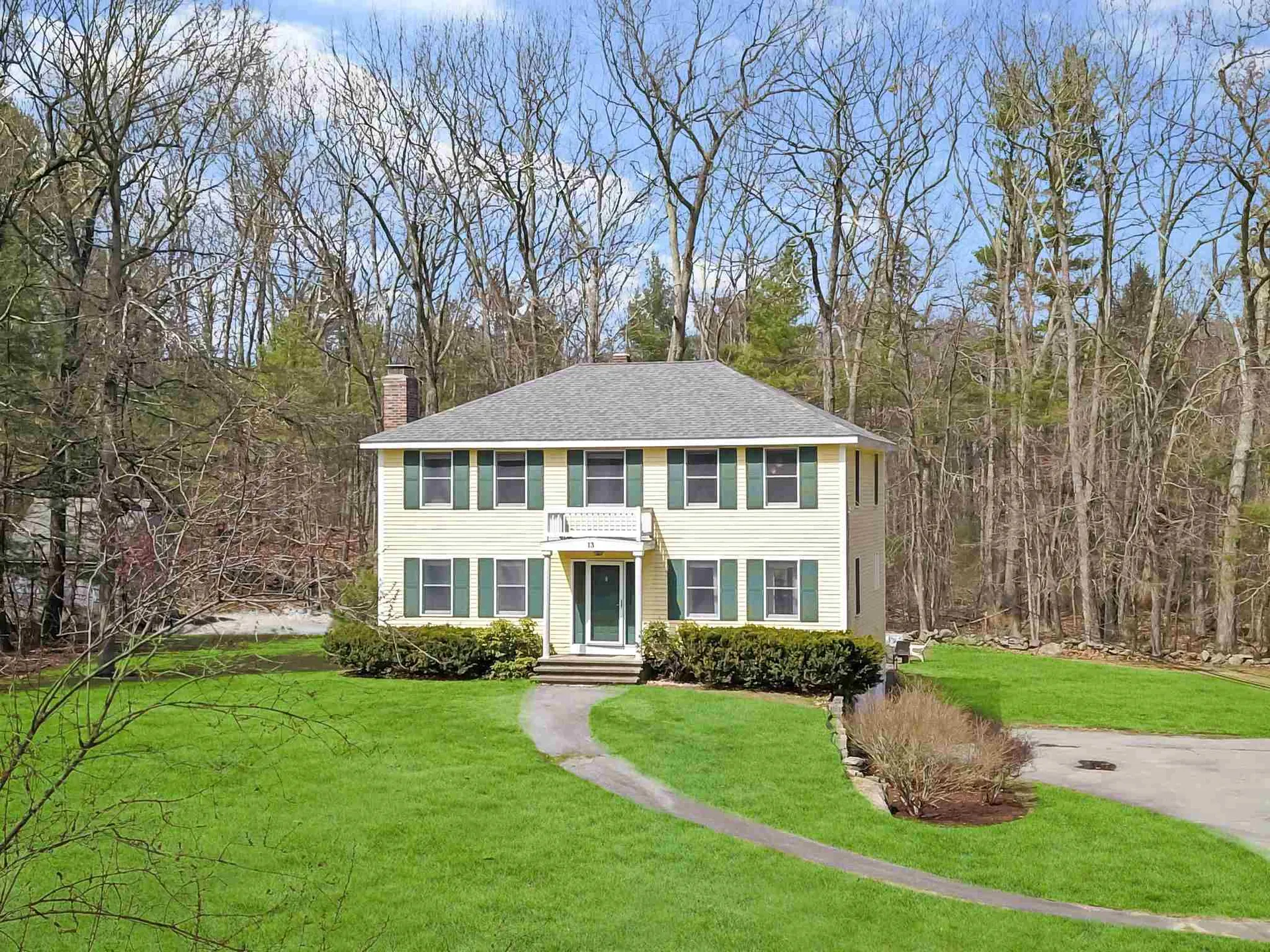 13 Debbie Drive Pelham NH 03076