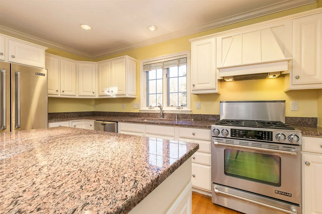 3 Squamscott Circle Exeter NH 03833