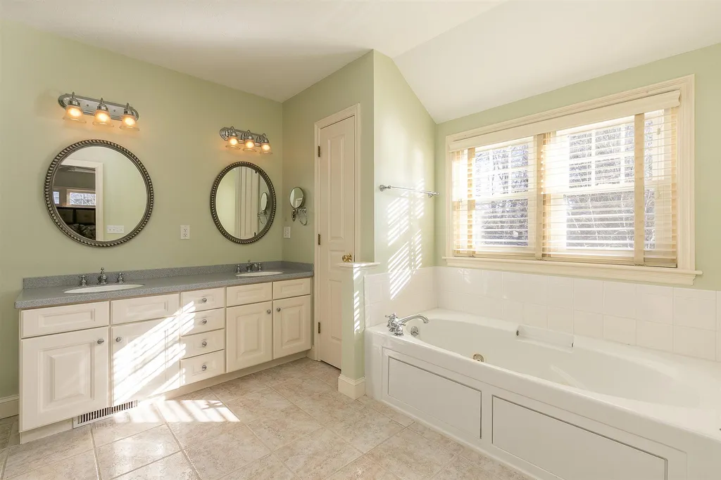3 Squamscott Circle Exeter NH 03833