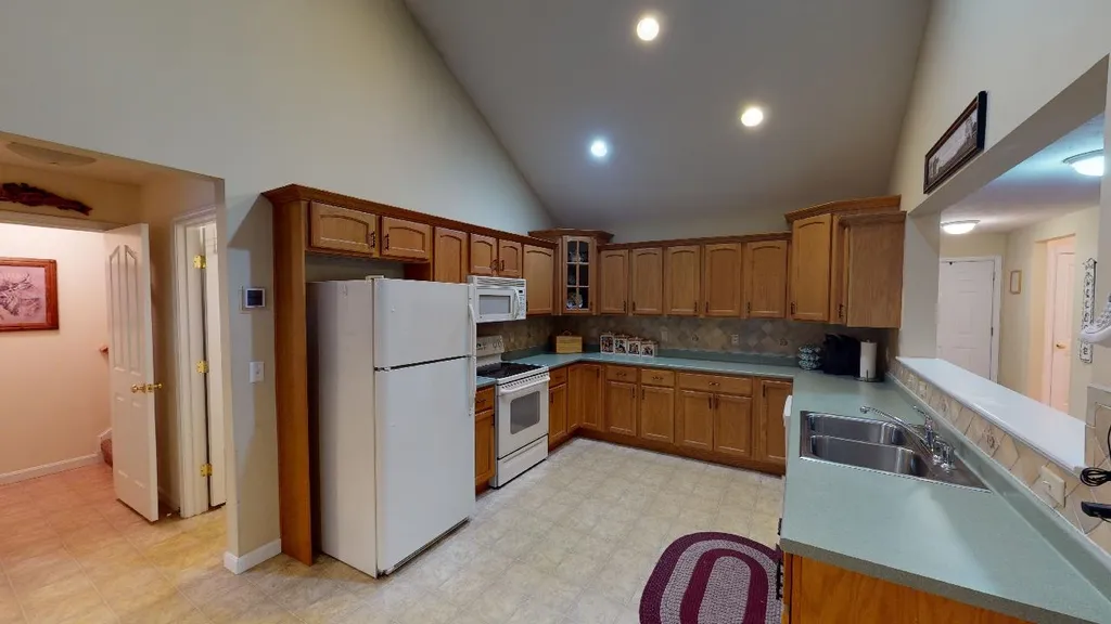 179 Streamside Drive Manchester NH 03102