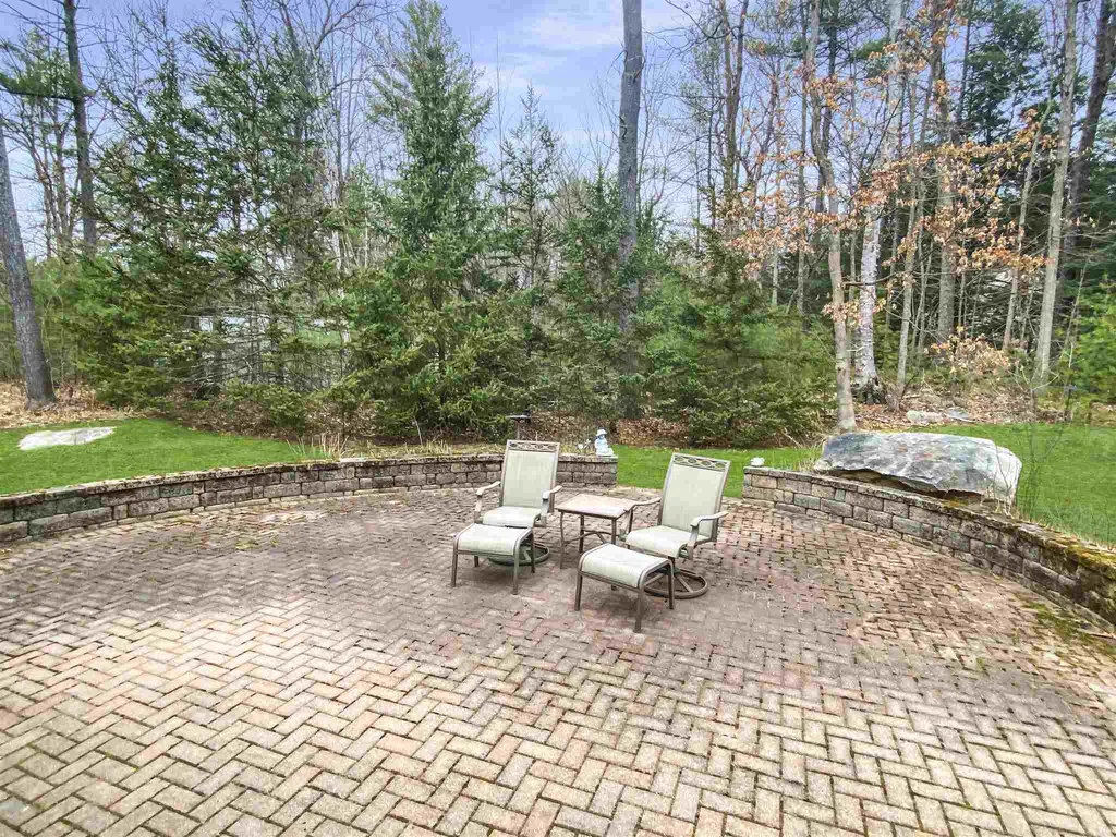 179 Streamside Drive Manchester NH 03102