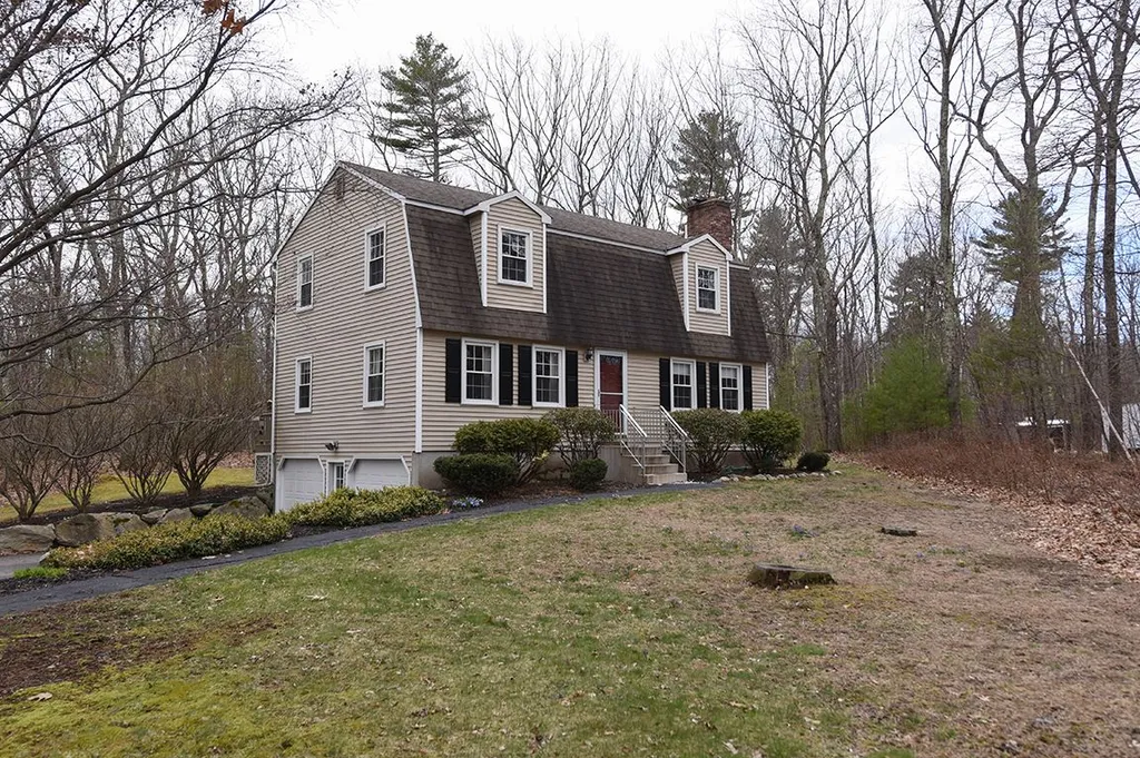 20 Wentworth Lane Derry NH 03038