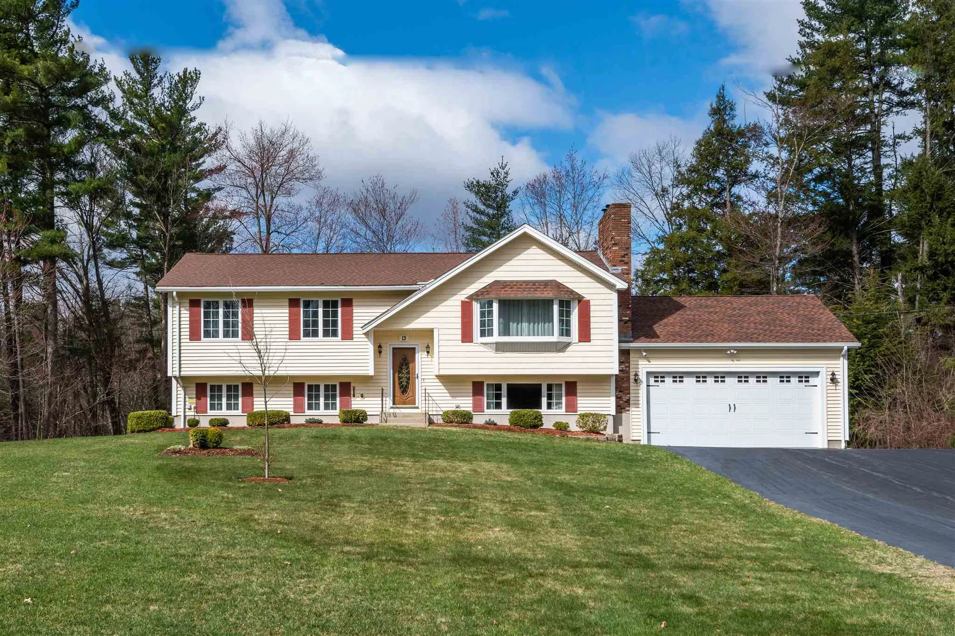 13 Lance Avenue Litchfield NH 03052