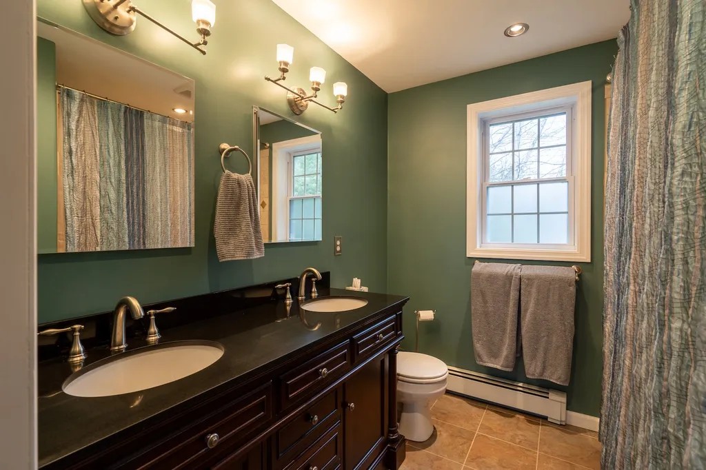 32 Jay Way Rochester NH 03868
