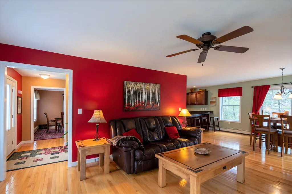 32 Jay Way Rochester NH 03868