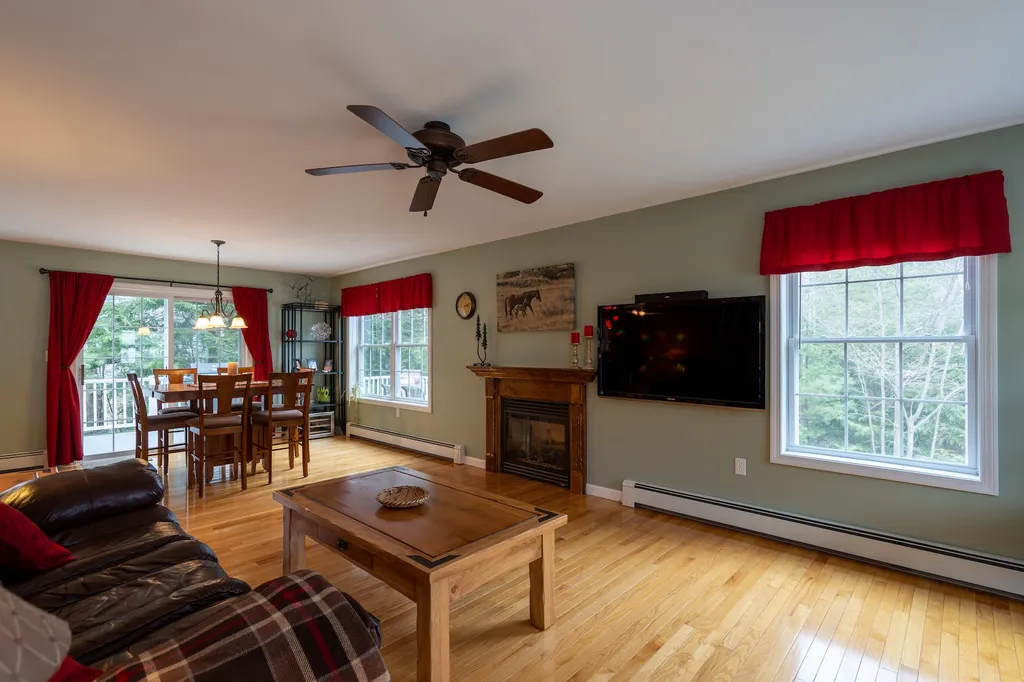 32 Jay Way Rochester NH 03868