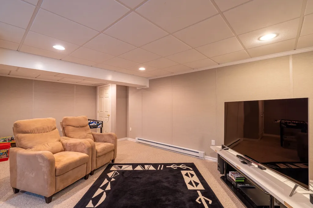32 Jay Way Rochester NH 03868